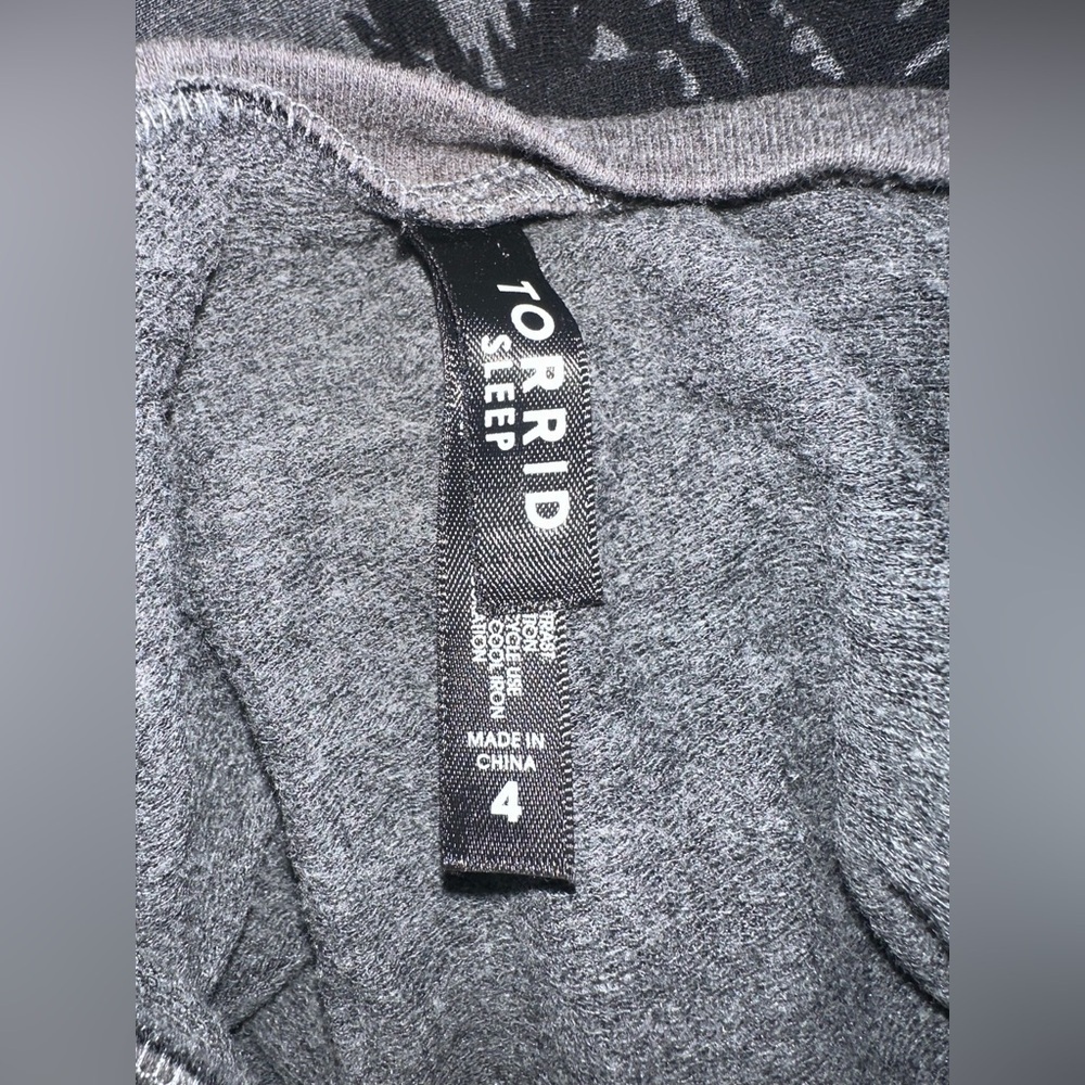 Torrid Gray/Black Palms & Rainbow/Ombre Skull Long Sleeve Lounge Sweatshirt Sz 4 - Picture 3 of 4